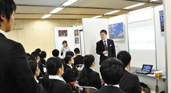 合同会社説明会の様子